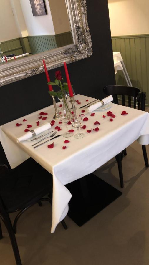 Hotel Restaurant Goldenes Ross Gollheim Esterno foto