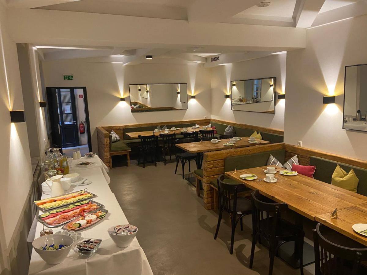 Hotel Restaurant Goldenes Ross Gollheim Esterno foto