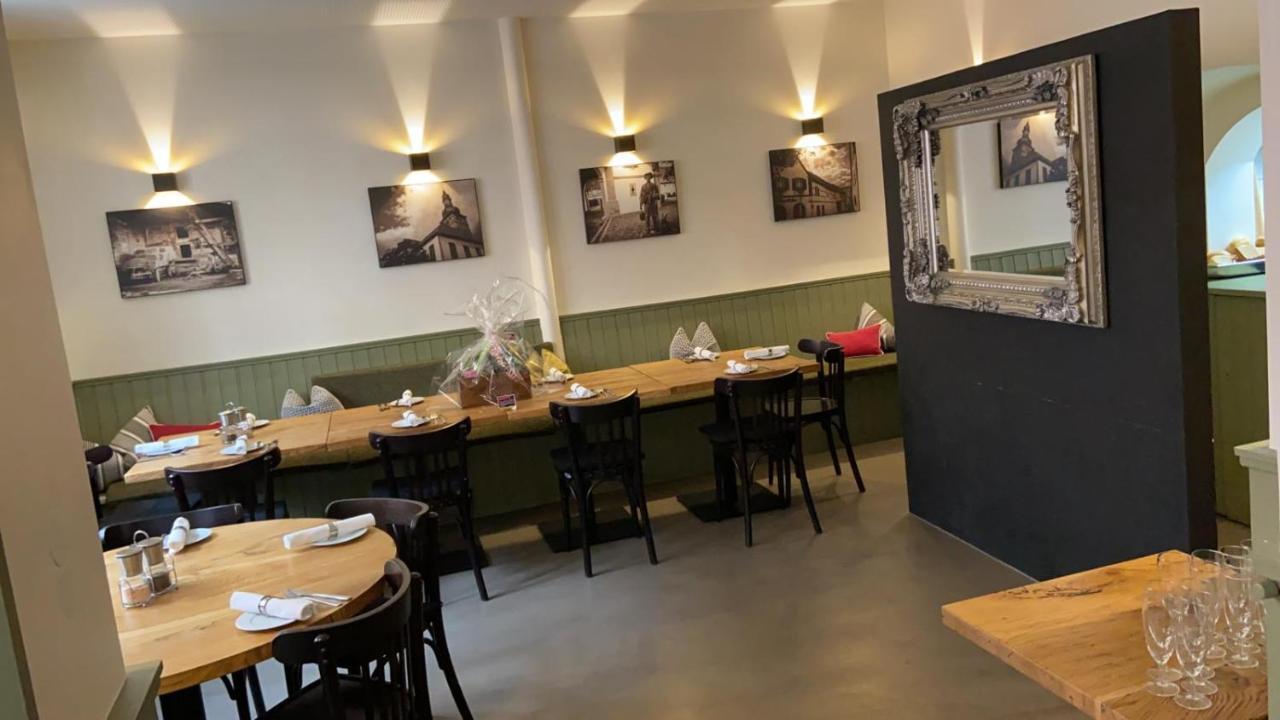 Hotel Restaurant Goldenes Ross Gollheim Esterno foto