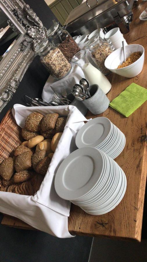 Hotel Restaurant Goldenes Ross Gollheim Esterno foto